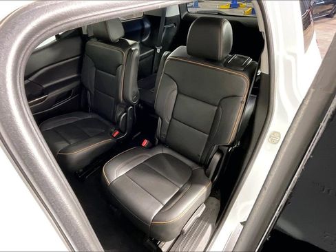 Used 2023 GMC Acadia AT4 w/ Technology Package image 36