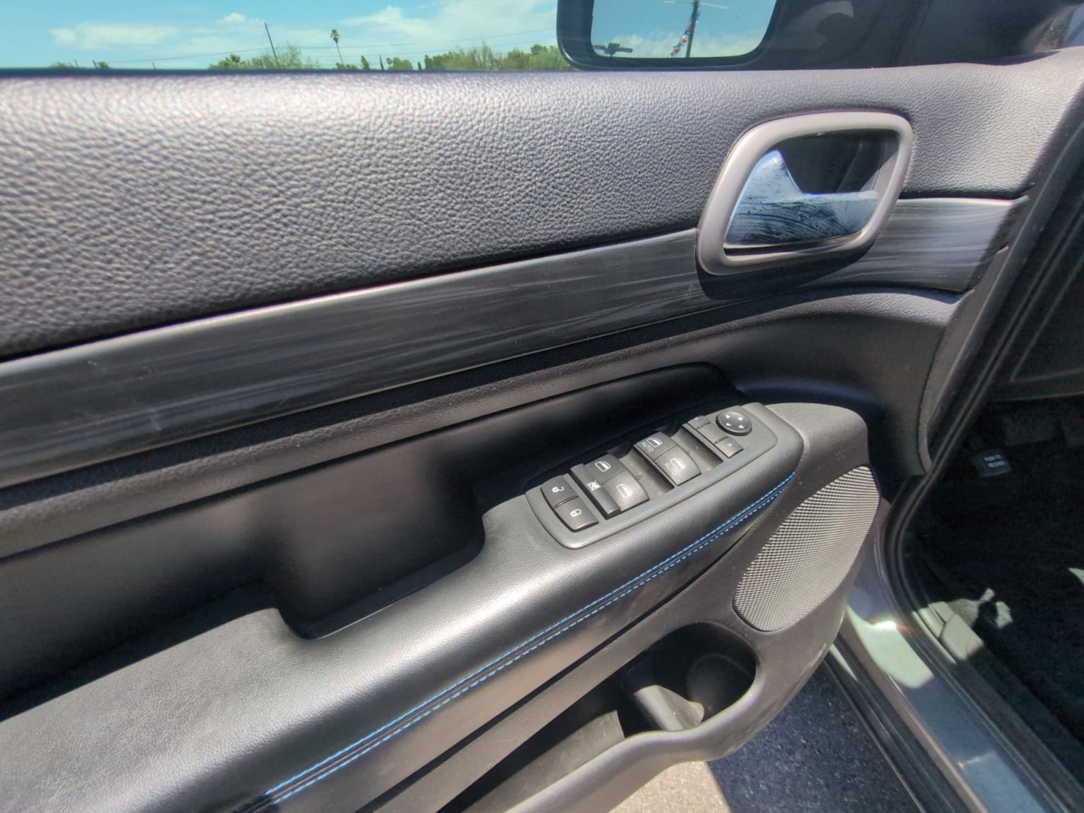 Used 2020 Jeep Grand Cherokee Laredo AWD/4WD image 11