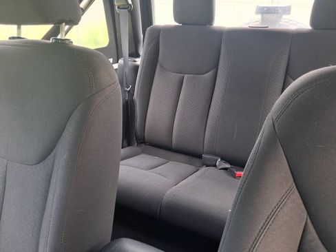 Used 2015 Jeep Wrangler Sport w/ Connectivity Group AWD/4WD image 15