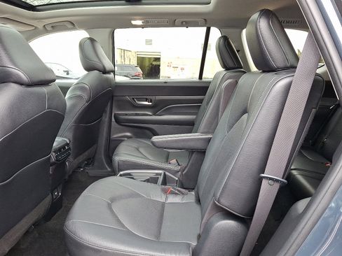 Used 2024 Toyota Grand Highlander Platinum image 11