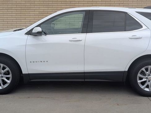 Used 2019 Chevrolet Equinox LT w/ Driver Convenience Package image 2