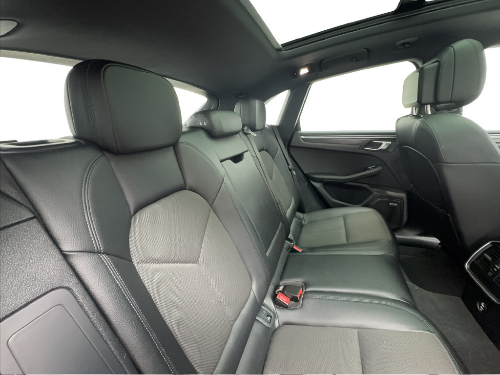Used 2022 Porsche Macan AWD/4WD image 29