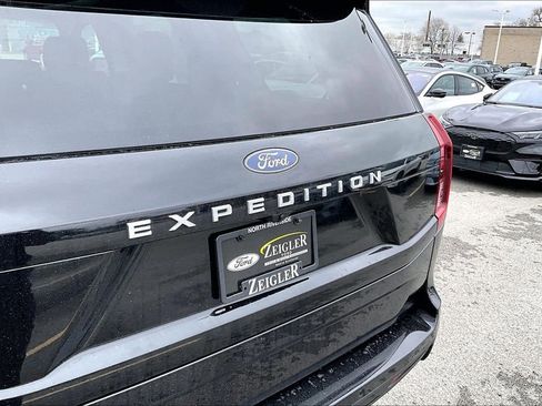 Certified 2025 Ford Expedition Active AWD/4WD image 8