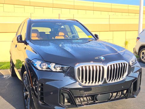 Used 2025 BMW X5 sDrive40i w/ Executive Package RWD image 1