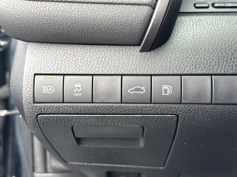 Used 2018 Toyota Camry XLE image 29