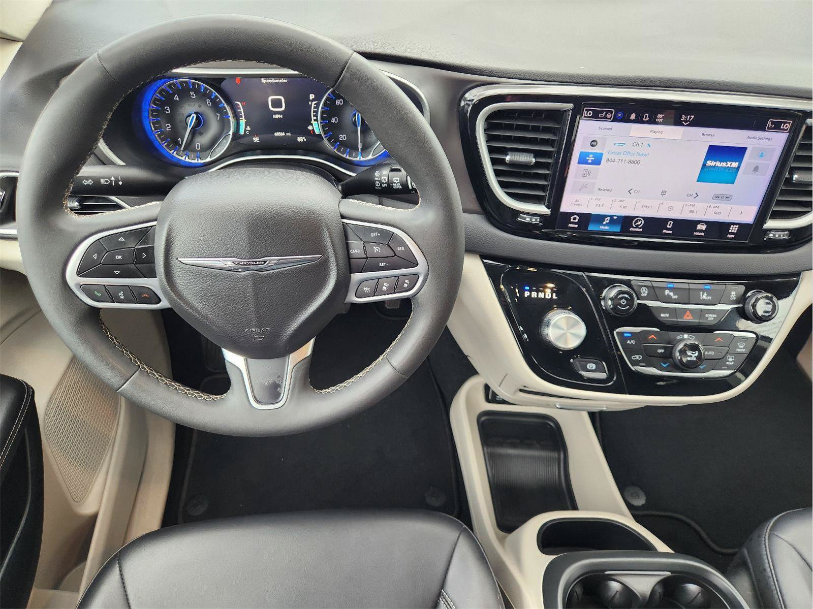 Used 2024 Chrysler Pacifica Touring-L FWD image 27