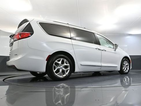 Used 2020 Chrysler Pacifica Limited FWD image 56