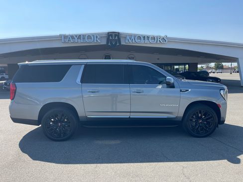 Used 2023 GMC Yukon XL SLT AWD/4WD image 2
