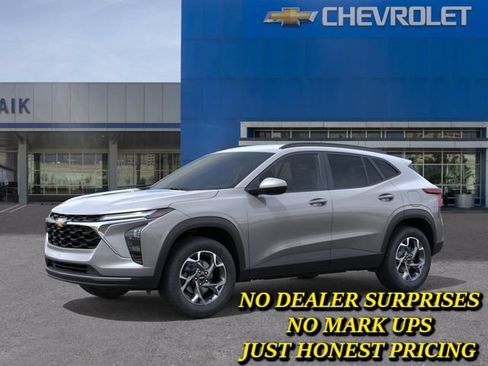 New 2026 Chevrolet Trax LT w/ Driver Confidence Package FWD image 2