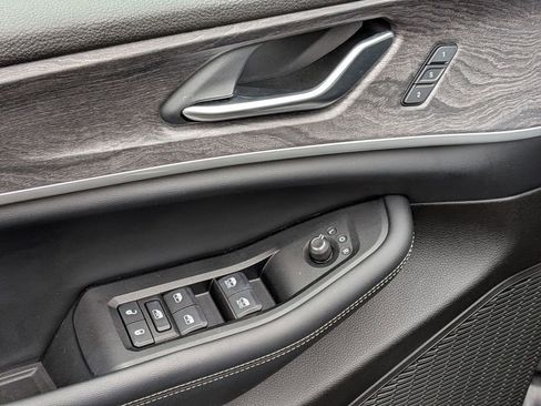 Used 2023 Jeep Grand Cherokee Limited image 10