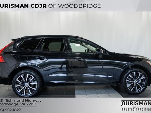 Used 2024 Volvo XC60 B5 Plus AWD/4WD image 3