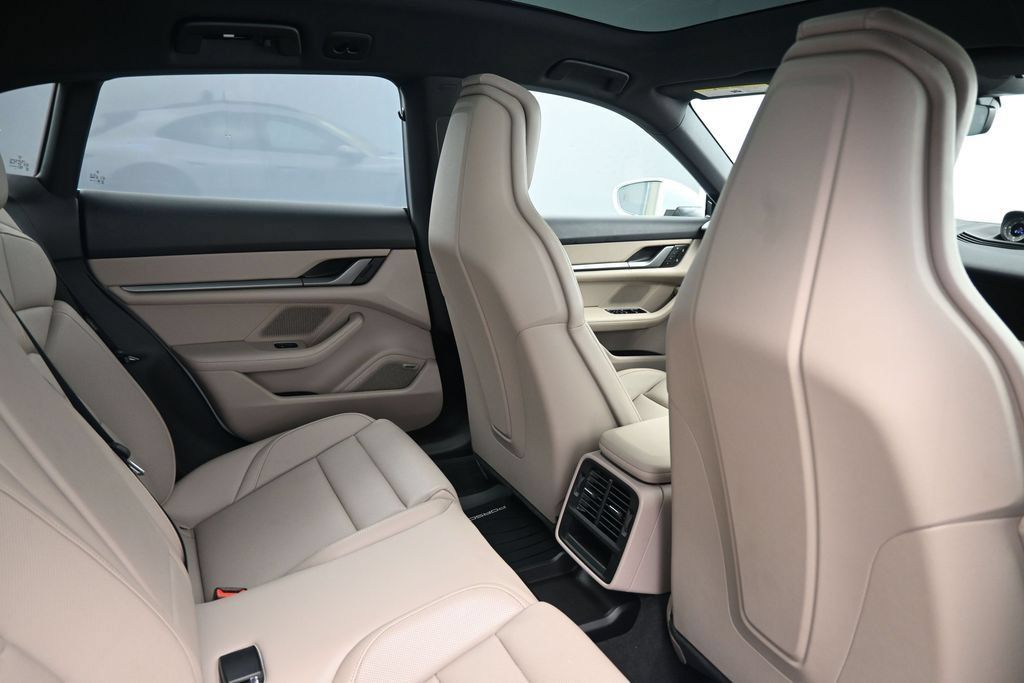 Certified 2025 Porsche Taycan 4S AWD/4WD image 7