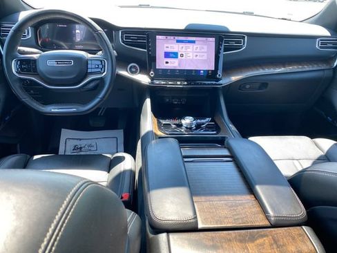 Used 2023 Jeep Grand Wagoneer 4WD image 5