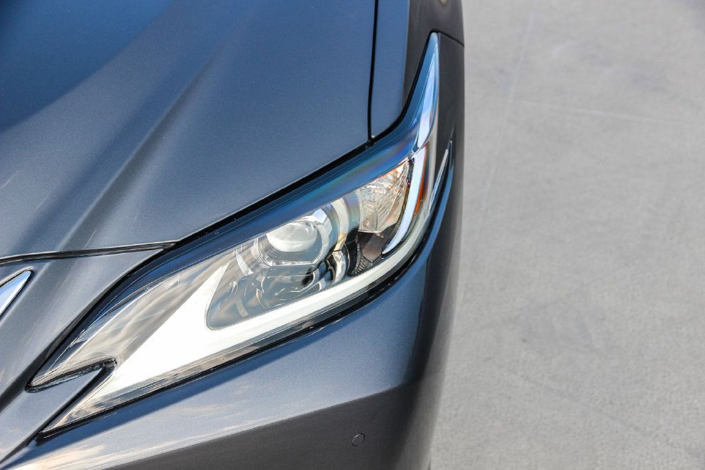 Certified 2025 Lexus ES 300h w/ Premium Package FWD image 9