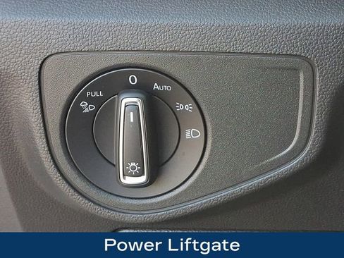 Used 2023 Volkswagen Atlas SEL R-Line AWD/4WD image 9