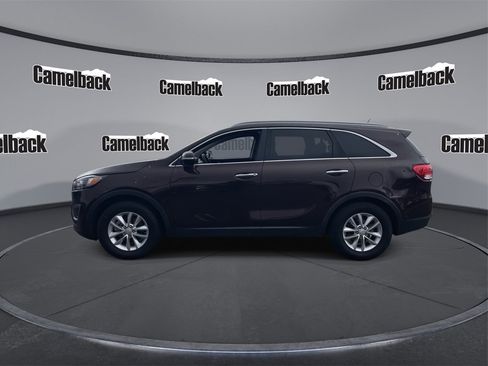 Used 2017 Kia Sorento LX image 4