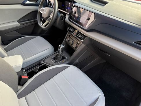 Used 2022 Volkswagen Taos SE image 16