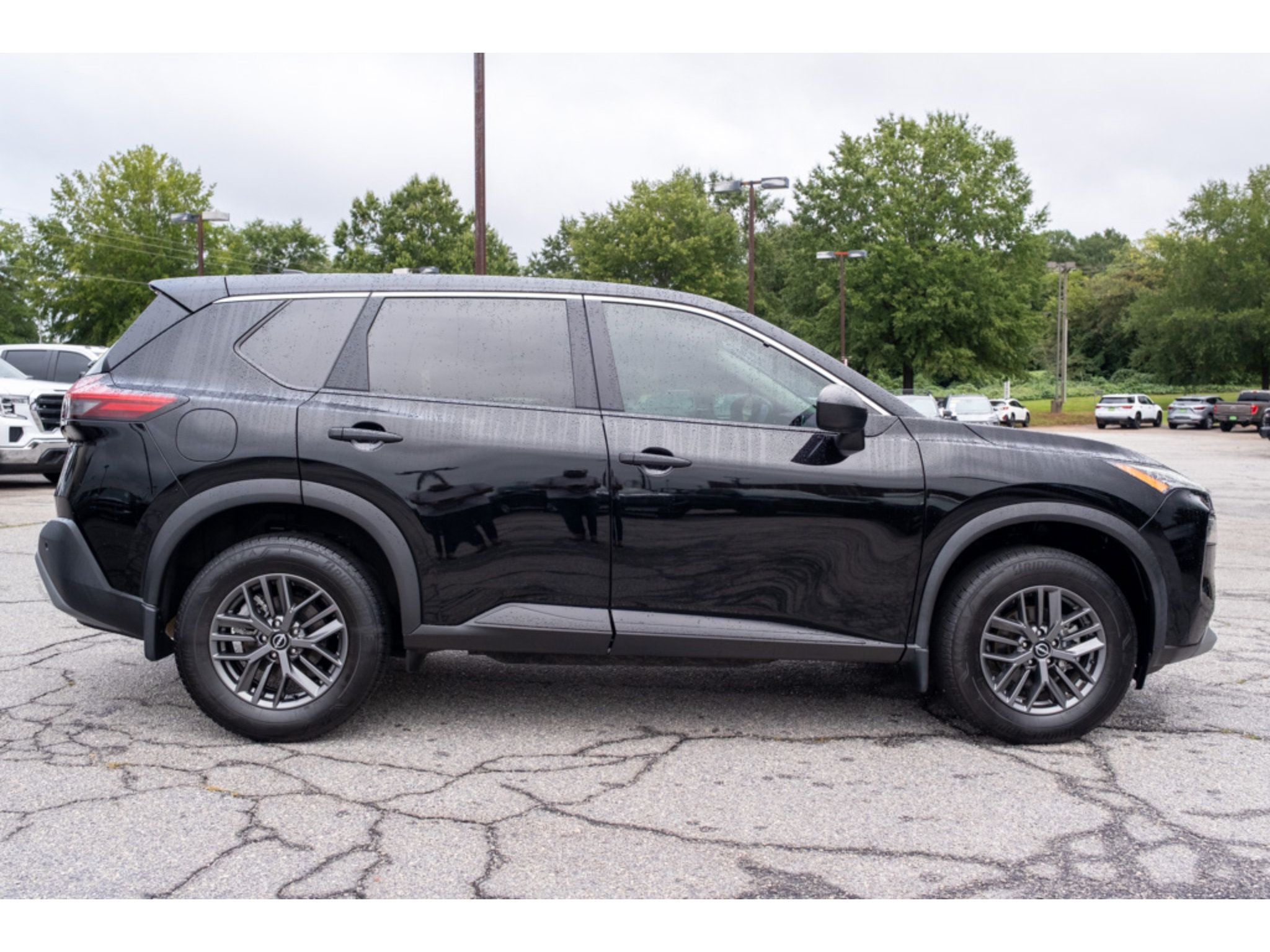 Used 2023 Nissan Rogue S FWD image 9