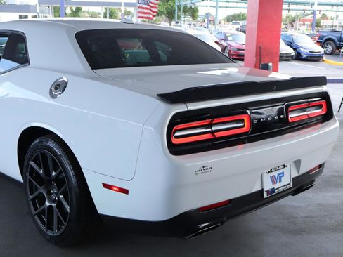 Used 2017 Dodge Challenger R/T Scat Pack w/ Leather Interior Group RWD image 9