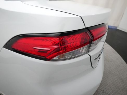 Used 2025 Toyota Corolla LE FWD image 30