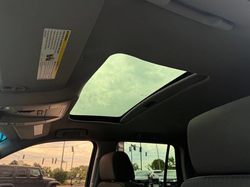 Used 2015 Chevrolet Tahoe LS image 17