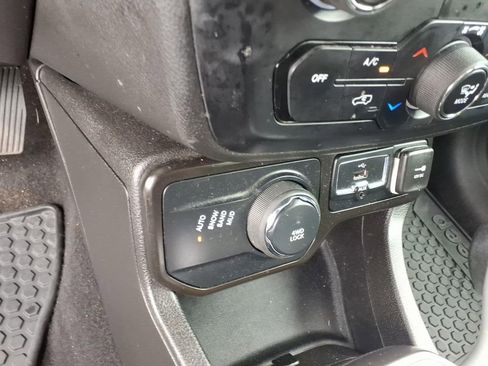 Used 2022 Jeep Renegade Latitude AWD/4WD image 28