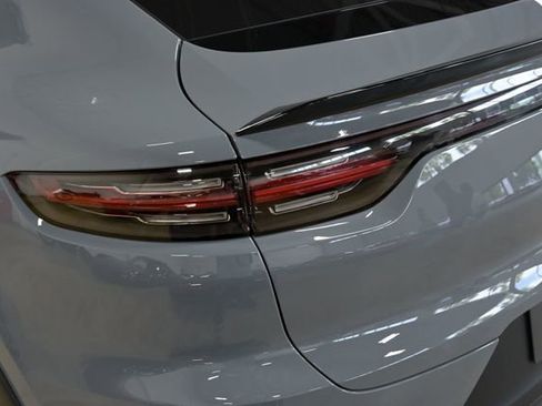 Used 2022 Porsche Cayenne Turbo GT AWD/4WD image 12