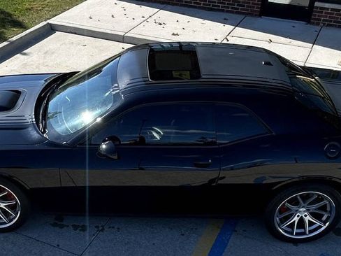 Used 2016 Dodge Challenger R/T image 11