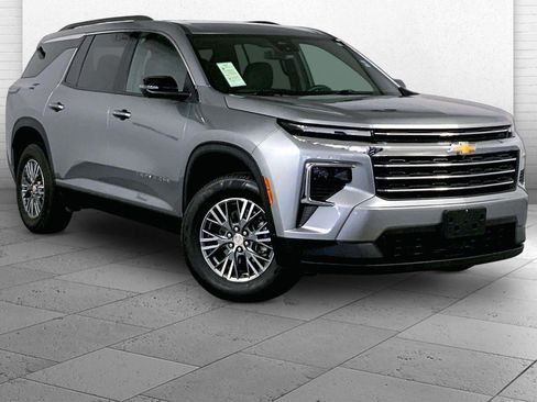 Used 2024 Chevrolet Traverse LT AWD/4WD image 1
