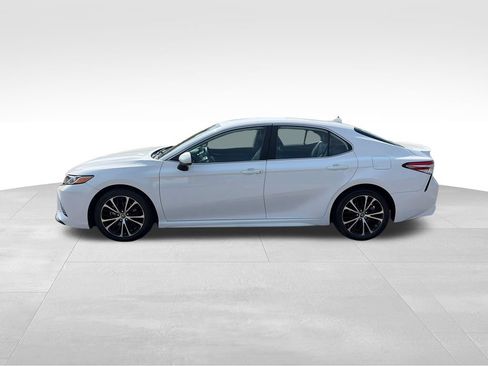 Used 2020 Toyota Camry SE FWD image 2