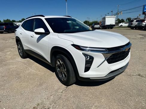 Used 2024 Chevrolet Trax LT w/ Driver Confidence Package FWD image 12