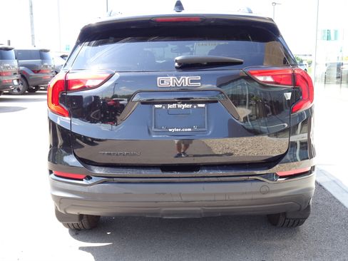 Used 2019 GMC Terrain SLE w/ Black Edition FWD image 4
