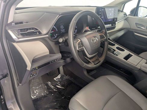 Certified 2024 Toyota Sienna XLE FWD image 15