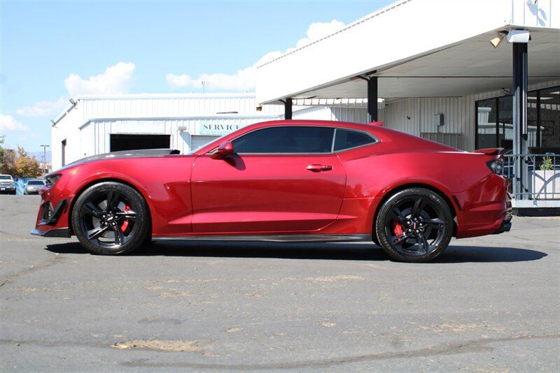 Used 2019 Chevrolet Camaro SS w/ LPO, Ground Effects Package RWD image 9