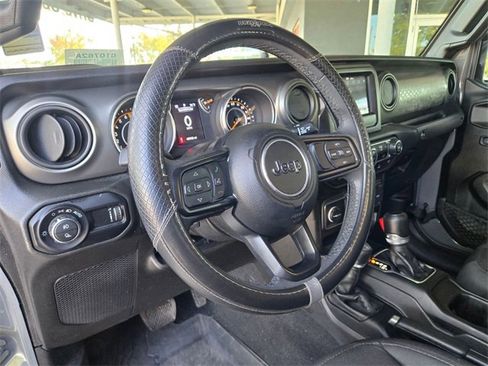 Used 2023 Jeep Gladiator Sport image 10