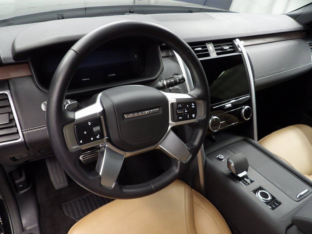 Used 2024 Land Rover Discovery Dynamic SE AWD/4WD image 39