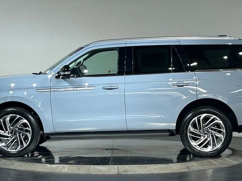 New 2026 Lincoln Navigator Premiere AWD/4WD image 5