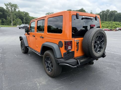 Used 2013 Jeep Wrangler Unlimited Sahara w/ Dual Top Group AWD/4WD image 8