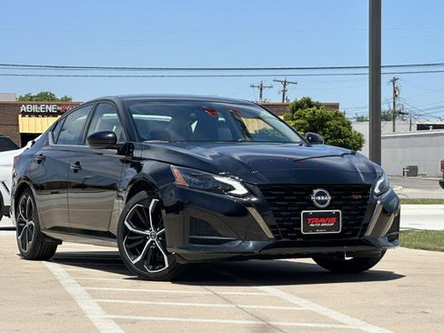 Used 2023 Nissan Altima 2.5 SR image 2