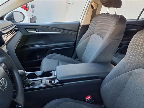 Used 2025 Toyota Camry LE image 12