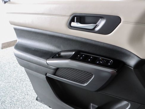 Used 2023 Nissan Pathfinder SL FWD image 21