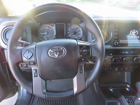 Used 2022 Toyota Tacoma TRD Sport image 15