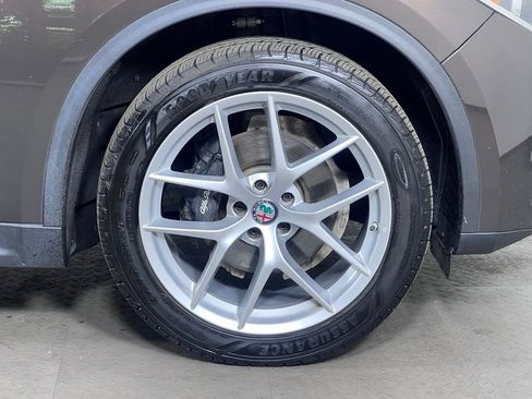 Used 2019 Alfa Romeo Stelvio Ti Sport w/ Quick Order Package 22S Sport AWD/4WD image 11