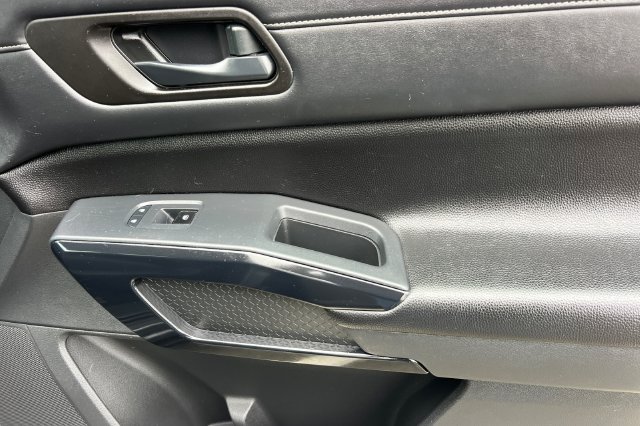 Used 2024 Nissan Pathfinder SV FWD image 23