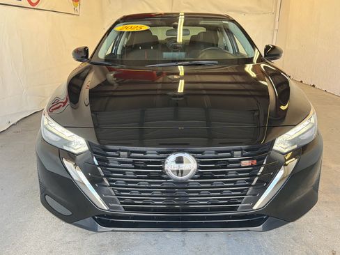 Used 2025 Nissan Sentra SR FWD image 3