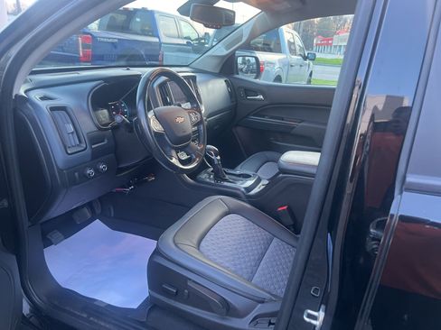 Used 2022 Chevrolet Colorado Z71 w/ Z71 Midnight Edition image 23