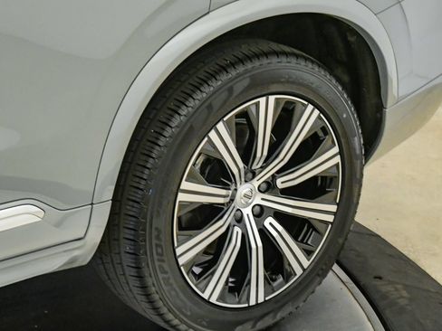 Certified 2025 Volvo XC90 B5 Core w/ Climate Package AWD/4WD image 11