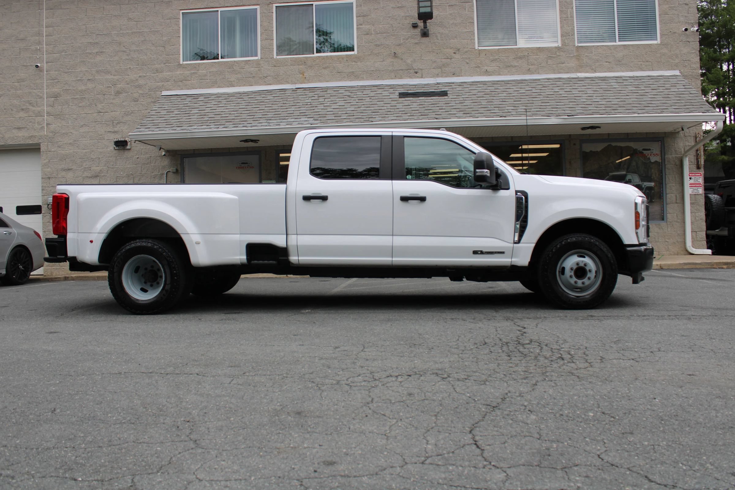 Used 2024 Ford F350 XL RWD image 29