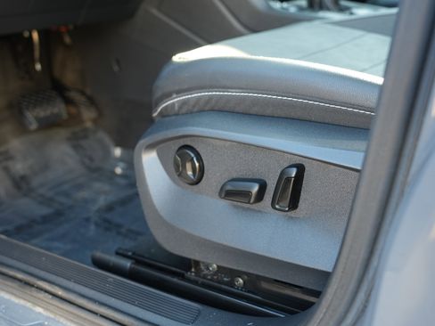 Used 2023 Volkswagen Taos SE image 17