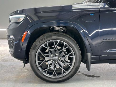 Used 2023 Jeep Grand Cherokee Summit AWD/4WD image 5